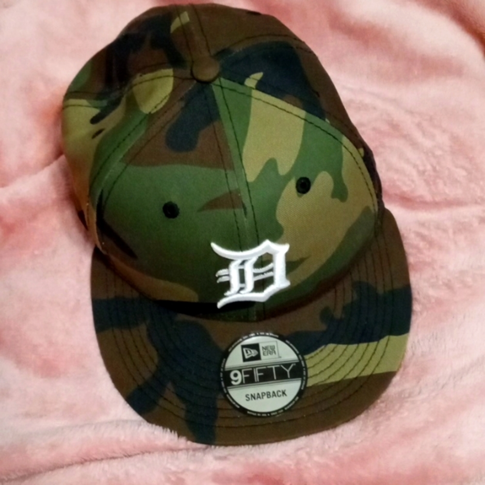 Brand new Detroit Tigers 9fifty camouflage snapback. No flaws.